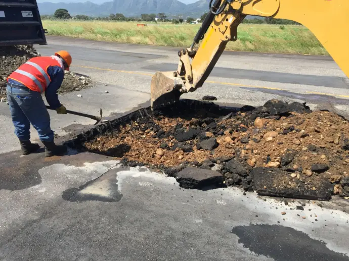 Mantenimiento de Vías (Bacheo y Reparcheo de Asfalto)