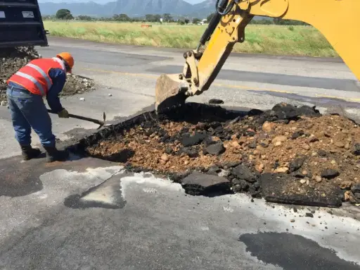 Mantenimiento de Vías (Bacheo y Reparcheo de Asfalto)